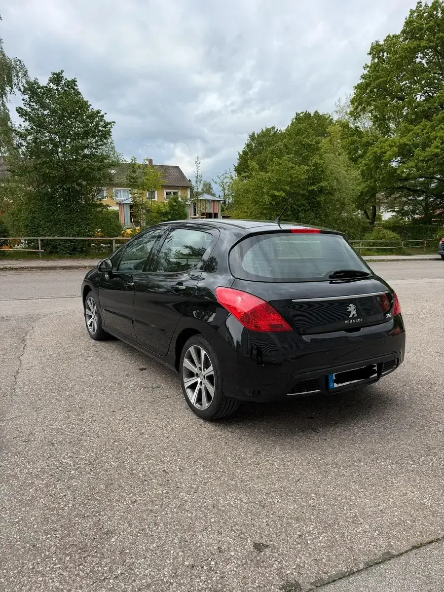 Gebraucht Peugeot 308 120 PS (88 kW) 2011 Schwarz Limousine