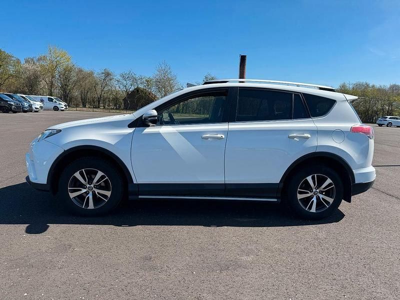 Gebraucht Toyota RAV4 Comfort 143 PS (105 kW) 2016 Weiß SUV