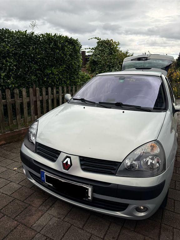 Silber Gebraucht 2004 Renault Clio II Dynamique Limousine | 1.400 € (Fairer Preis) - Bild 1/4