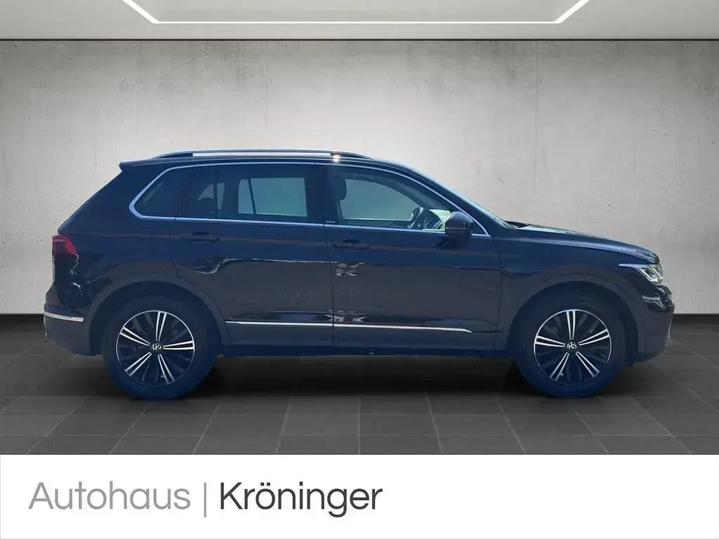 Gebraucht VW Tiguan Move 150 PS (110 kW) 2023 Schwarz SUV