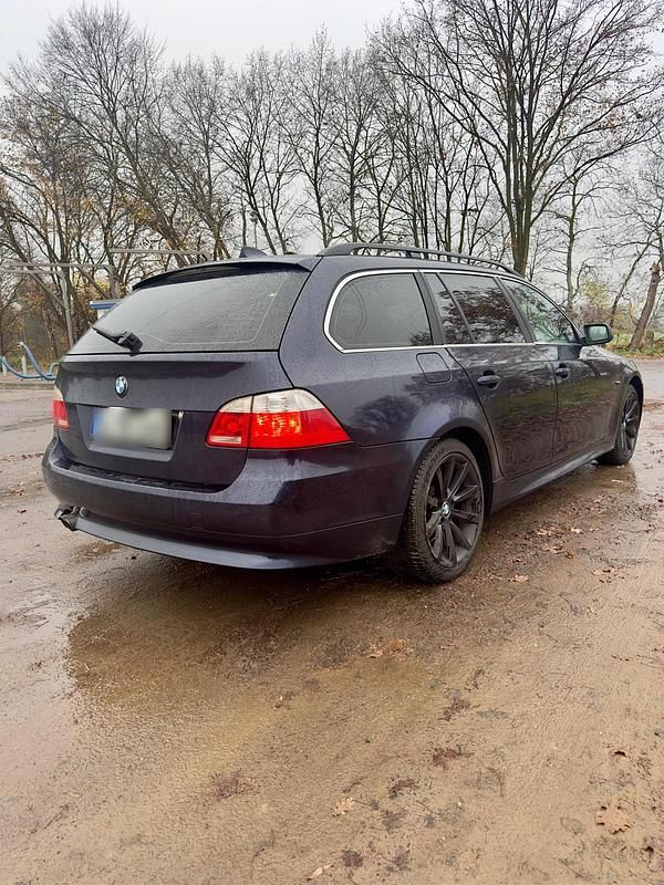 Gebraucht BMW 525 192 PS (141 kW) 2005 Blau Kombi