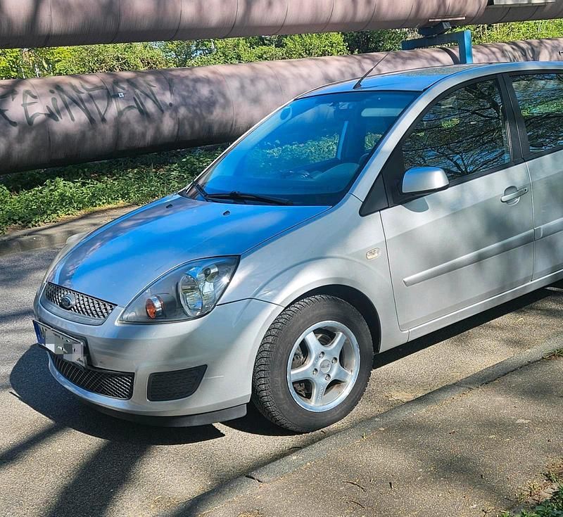 Gebraucht Ford Fiesta 60 PS (44 kW) 2008 Grau Kleinwagen