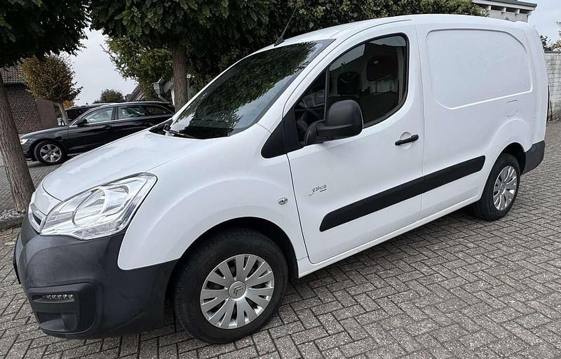 Second-hand Citroën Berlingo Profi 49 kW (67 CP) 2019 Alb Monovolum
