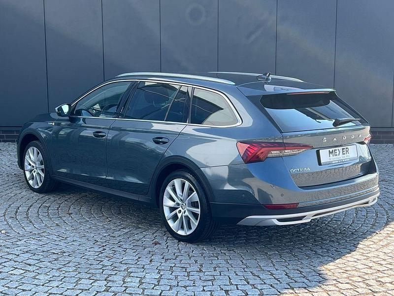 Gebraucht Skoda Octavia 200 PS (147 kW) 2022 Quarzgrau metallic Kombi