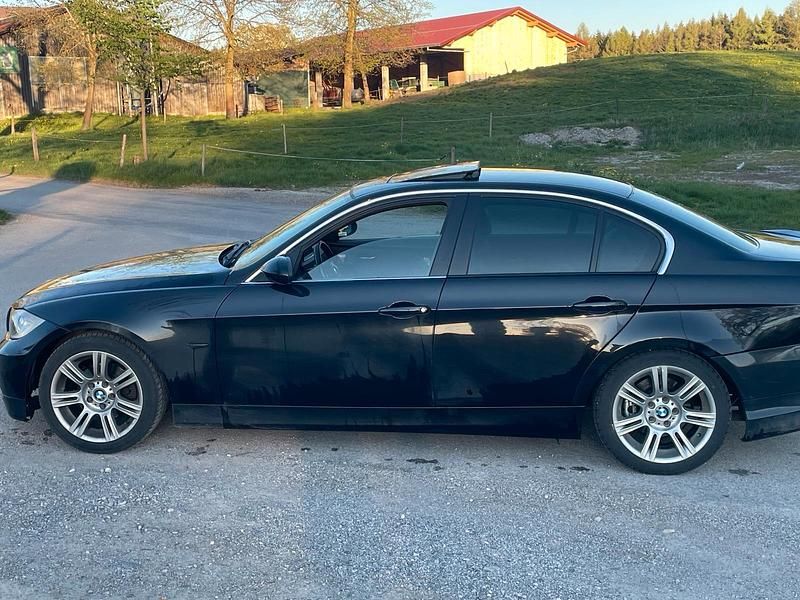 Second-hand BMW 325 218 CP (160 kW) 2005 Negru Berlinǎ