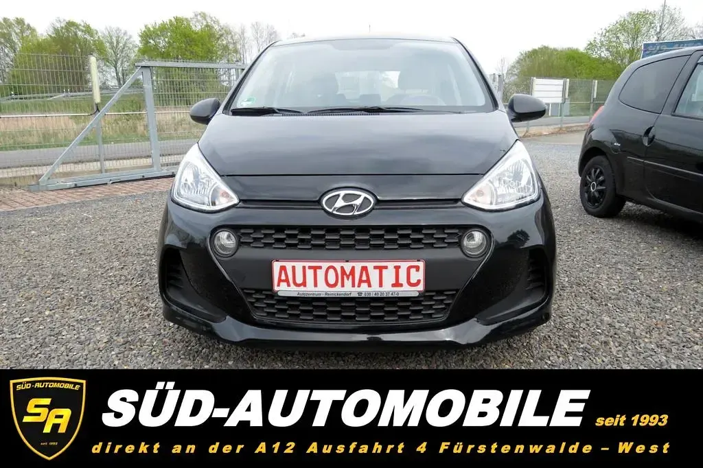 Gebraucht Hyundai i10 Select 67 PS (49 kW) 2019 Schwarz Kleinwagen