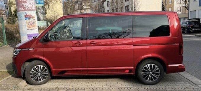 Second-hand VW Multivan 204 CP (150 kW) 2021 Roșu Monovolum