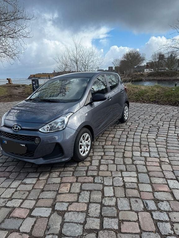 Gebraucht Hyundai i10 Classic 67 PS (49 kW) 2017 Grau Kleinwagen