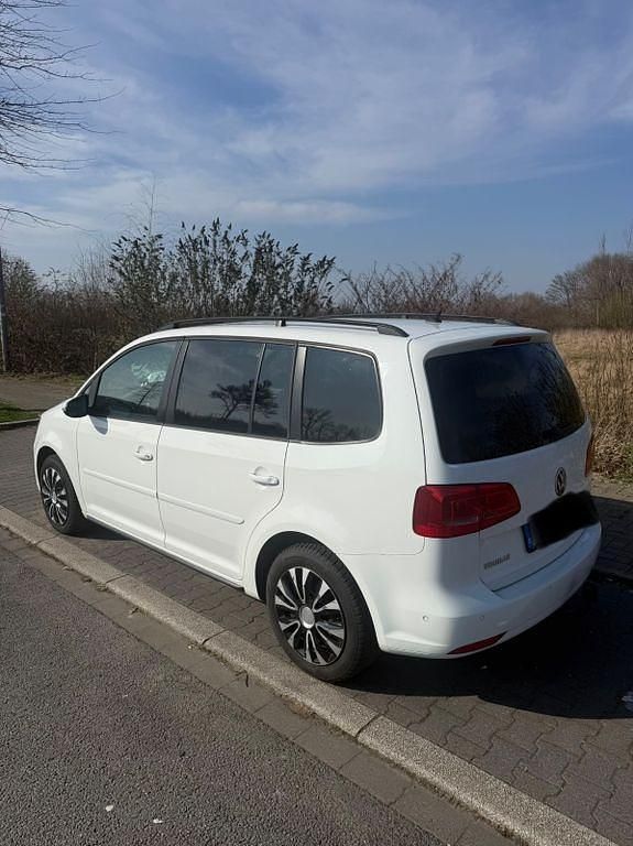 Gebraucht VW Touran Comfortline 105 PS (77 kW) 2014 Weiß Van / Kleinbus