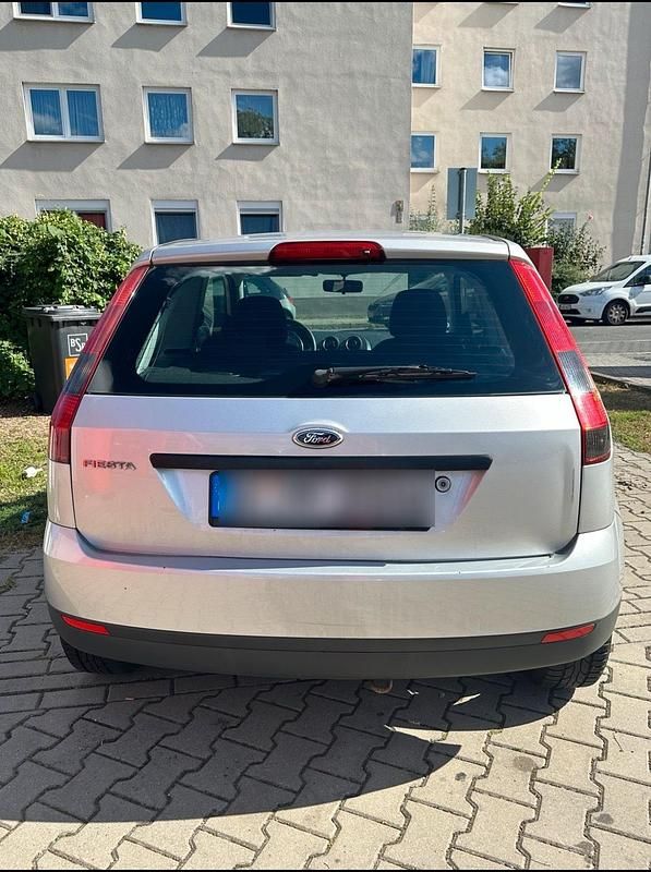 Gebraucht Ford Fiesta 60 PS (44 kW) 2004 Silber Kleinwagen