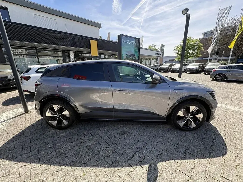 Używany Renault Megane E-Tech Equilibre 160 kW (218 KM) 2023 Szary Sedan/Limuzyna