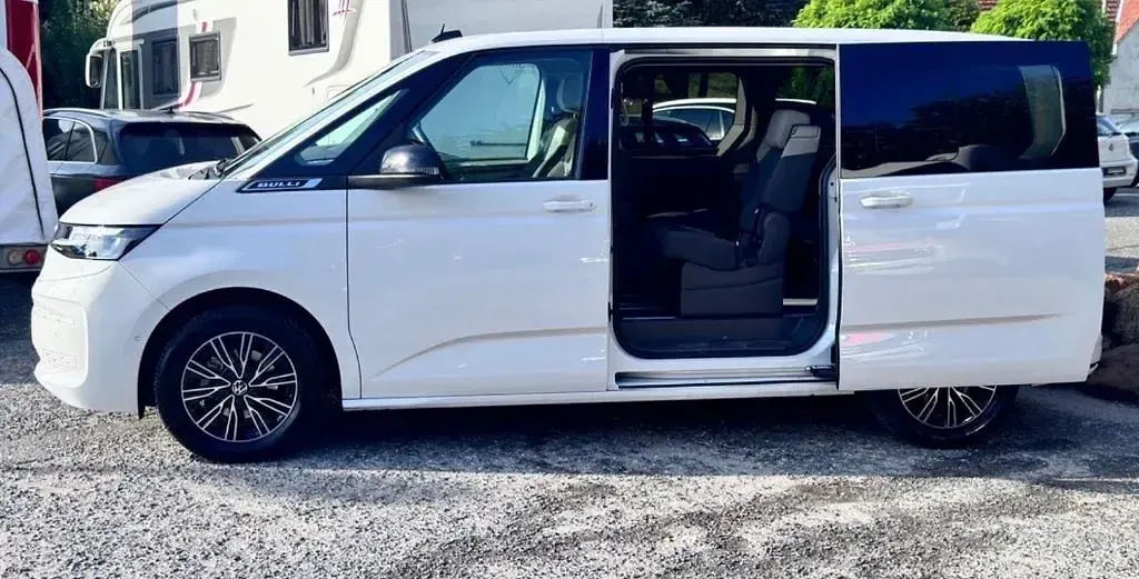 Gebraucht VW Multivan 150 PS (110 kW) 2024 Weiß Van / Kleinbus
