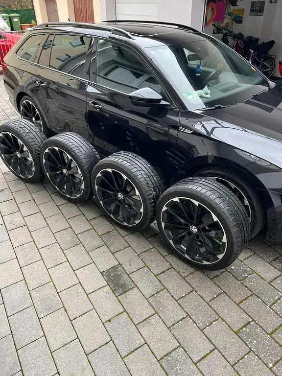 Gebraucht Skoda Superb SportLine 190 PS (139 kW) 2019 Schwarz Kombi