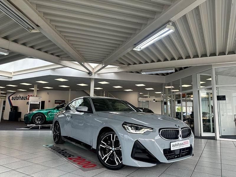Brooklyn grau metallic Gebraucht 2024 BMW 218 M Sport Coupé | 35.950 € (Fairer Preis) - Bild 1/4