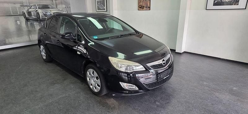 Gebraucht Opel Astra Design Edition 116 PS (85 kW) 2011 Schwarz Limousine