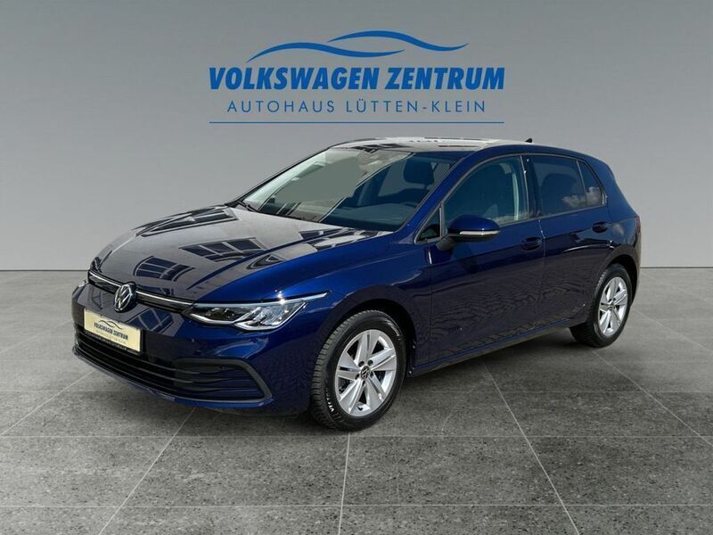 Atlantic blue (metallic) Gebraucht 2023 VW Golf VIII Life Limousine | 22.990 € (Guter Preis) - Bild 1/4