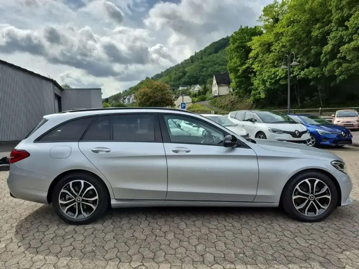 Gebraucht Mercedes C200 Avantgarde 184 PS (135 kW) 2018 Silber Kombi