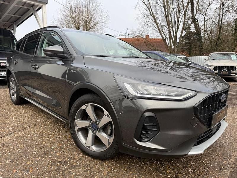 Grau Gebraucht 2023 Ford Focus Active Limousine | 16.990 € (Superpreis) - Bild 1/4