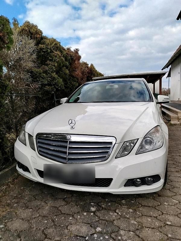 Gebraucht Mercedes 220 170 PS (125 kW) 2009 Weiß Limousine