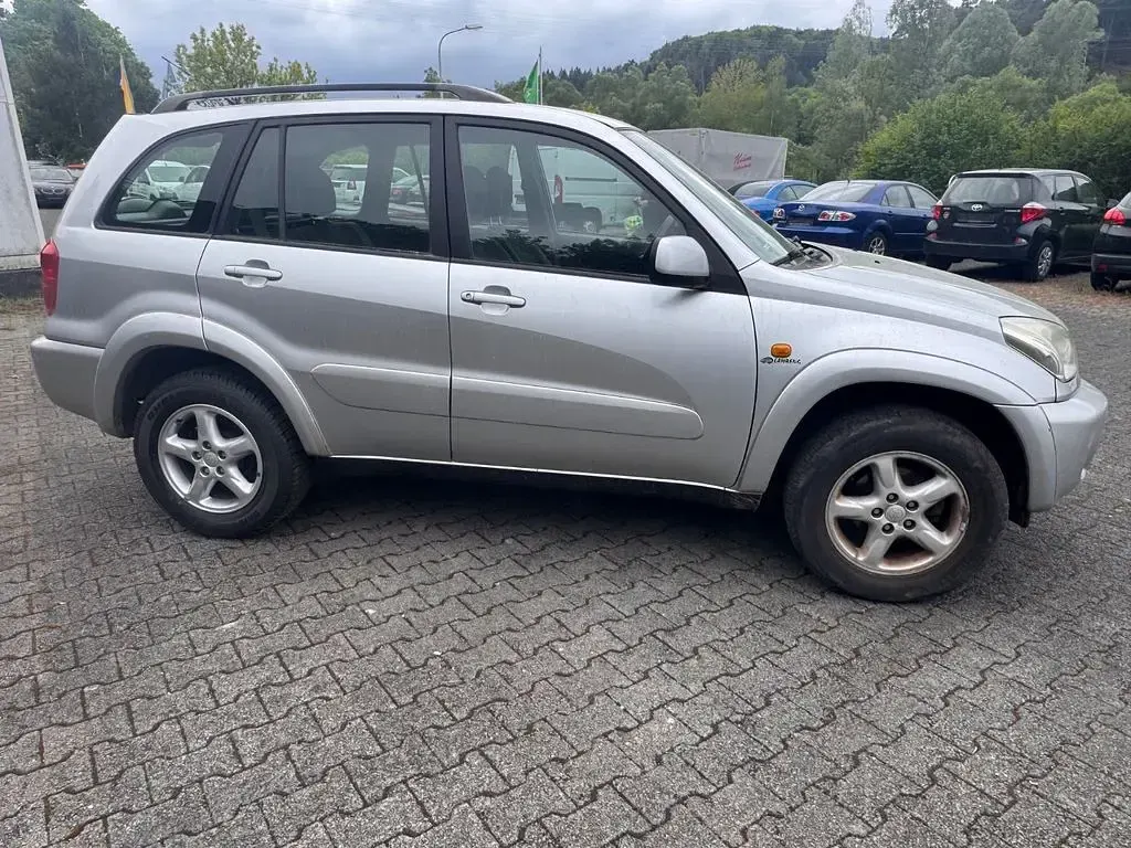 Gebraucht Toyota RAV4 150 PS (110 kW) 2000 Silber SUV