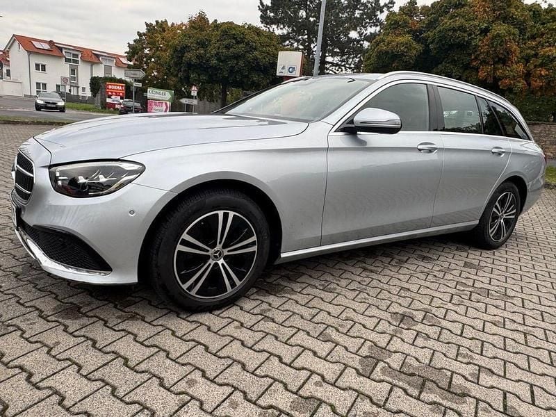 Silber Gebraucht 2021 Mercedes E220 Kombi | 22.999 € (Fairer Preis) - Bild 1/4