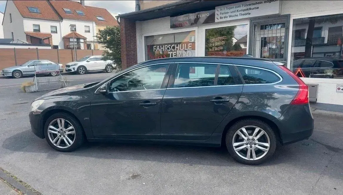 Gebraucht Volvo V60 163 PS (119 kW) 2011 Grau Kombi