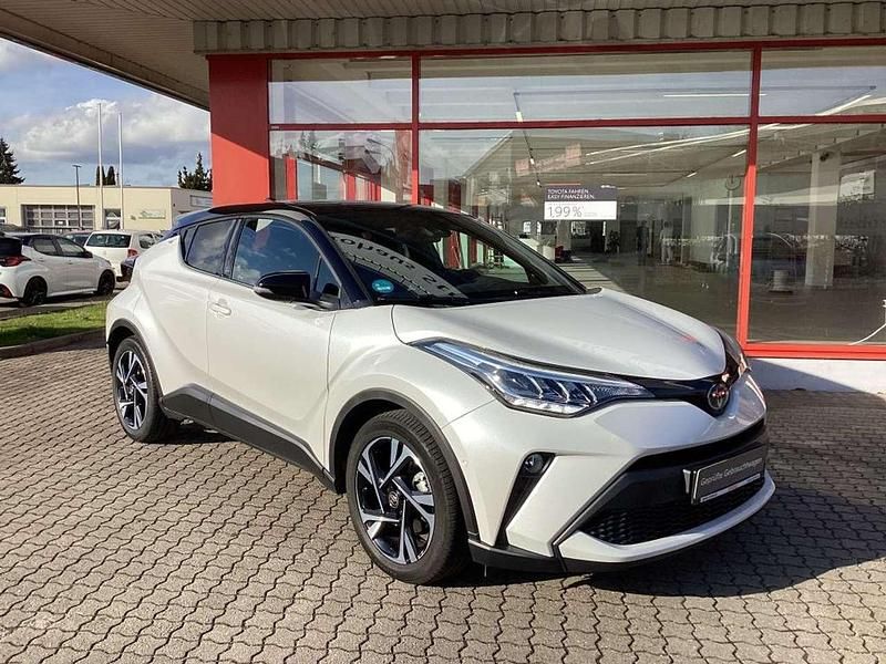 Gebraucht Toyota C-HR Team 184 PS (135 kW) 2022 Platinumweiß perleffekt/ dach schwarz SUV