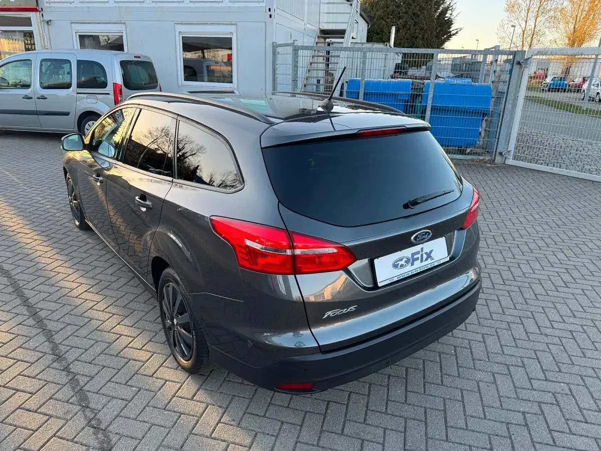 Gebraucht Ford Focus Business Edition 120 PS (88 kW) 2017 Grau Kombi
