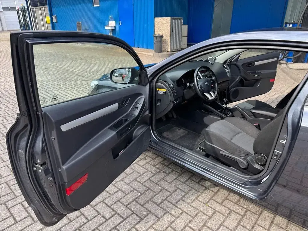 Gebraucht Kia ProCeed Edition 7 125 PS (91 kW) 2013 Grau Kleinwagen