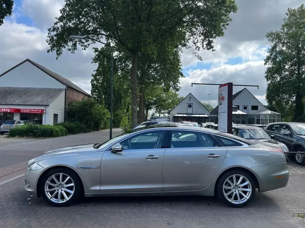 Gebraucht Jaguar XJ Portfolio 275 PS (202 kW) 2011 Beige Limousine