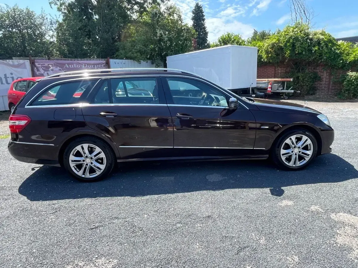 Gebraucht Mercedes E220 Avantgarde 170 PS (125 kW) 2010 Braun Kombi
