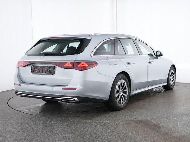 Metalliclack hightechsilber Gebraucht 2024 Mercedes E220 Avantgarde Kombi | 44.880 € (Superpreis) - Bild 1/4