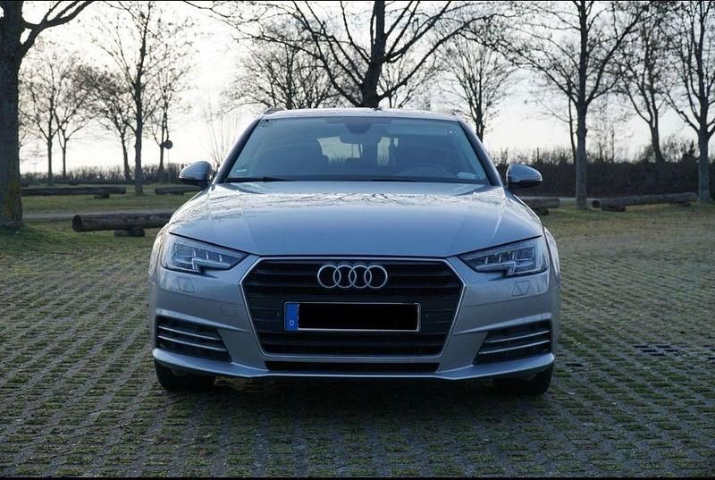 Silber Gebraucht 2017 Audi A4 Kombi | 17.250 € (Fairer Preis) - Bild 1/4