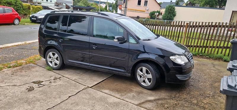 Schwarz Gebraucht 2008 VW Touran Van / Kleinbus | 2.400 € (Superpreis) - Bild 1/3