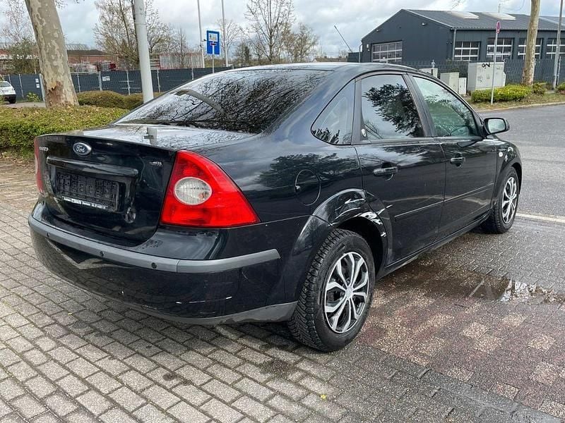 Gebraucht Ford Focus Ghia 116 PS (85 kW) 2005 Schwarz Limousine