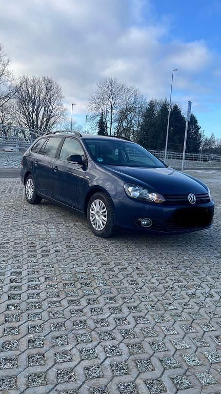 Gebraucht VW Golf VII Match 105 PS (77 kW) 2013 Blau Kombi
