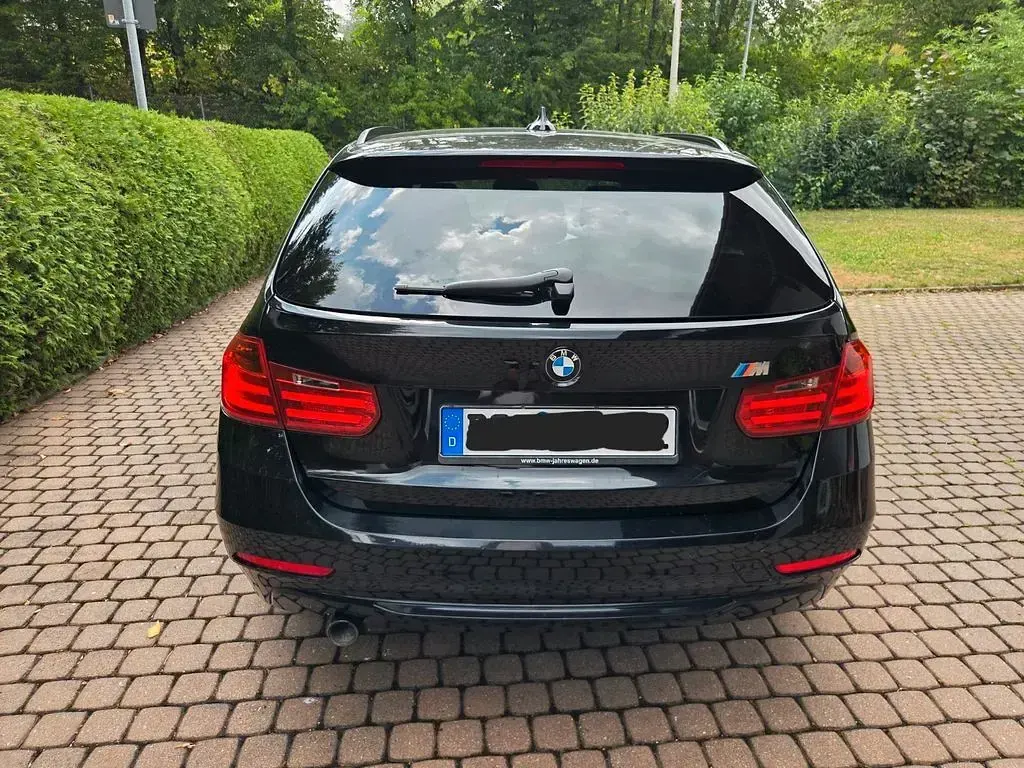 Gebraucht BMW 318 Sport Line 143 PS (105 kW) 2013 Schwarz Limousine