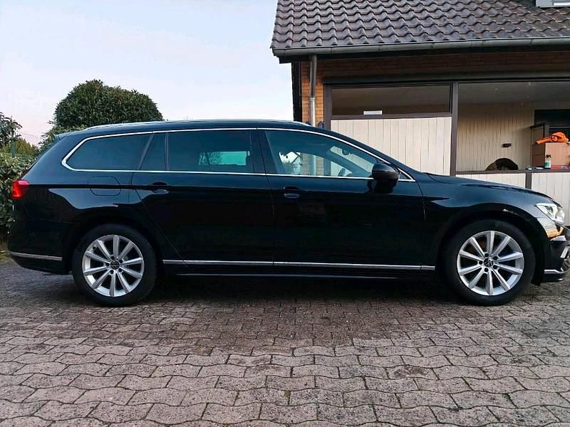 Gebraucht VW Passat Highline 190 PS (139 kW) 2018 Schwarz Kombi
