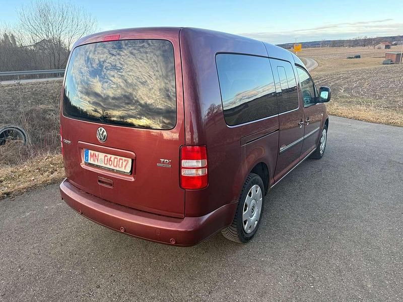 Gebraucht VW Caddy Maxi Edition 102 PS (75 kW) 2011 Lavarot metallic Van / Kleinbus