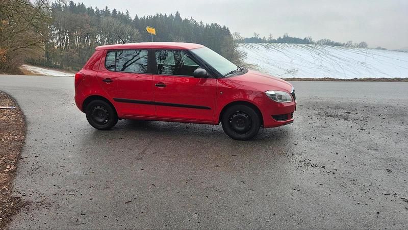 Gebraucht Skoda Fabia 60 PS (44 kW) 2013 Rot Kleinwagen