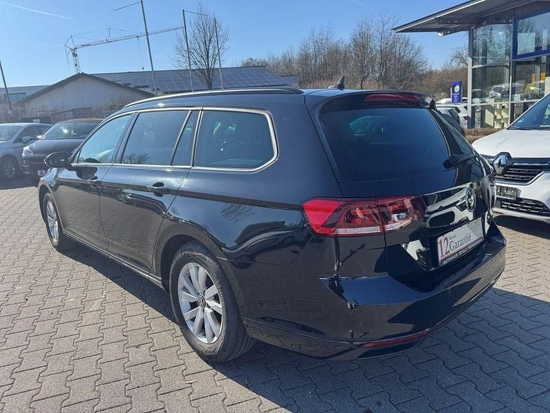 Gebraucht VW Passat Basis 150 PS (110 kW) 2021 Schwarz Kombi