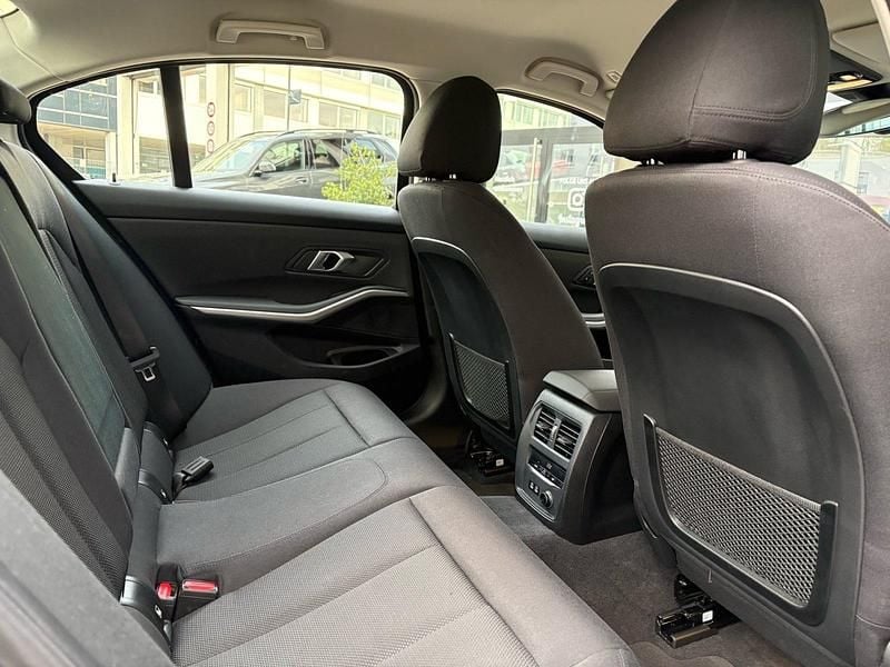 Gebraucht BMW 320 Advantage 184 PS (135 kW) 2020 Blau Limousine