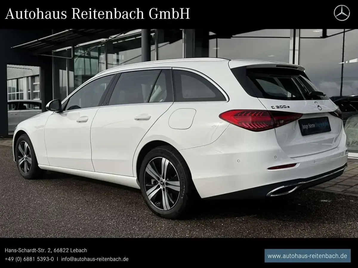 Gebraucht Mercedes C300 Avantgarde 204 PS (150 kW) 2024 Unilack polarweiß Kombi