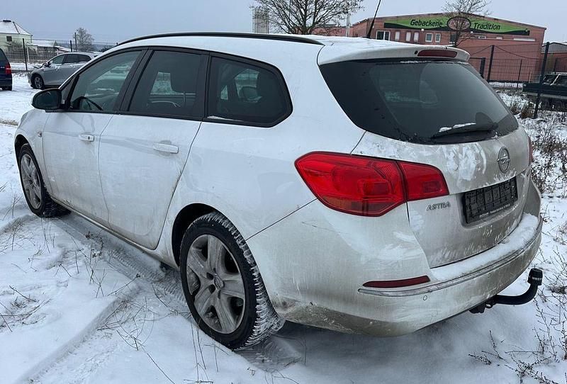 Gebraucht Opel Astra 110 PS (80 kW) 2015 Weiß Limousine