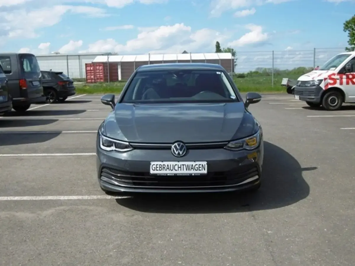 Usata VW Golf VIII Active 150 CV (110 kW) 2023 Grigio Berlina