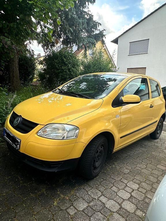 Gelb Gebraucht 2005 VW Fox Kleinwagen | 1.000 € (Etwas zu teuer) - Bild 1/4