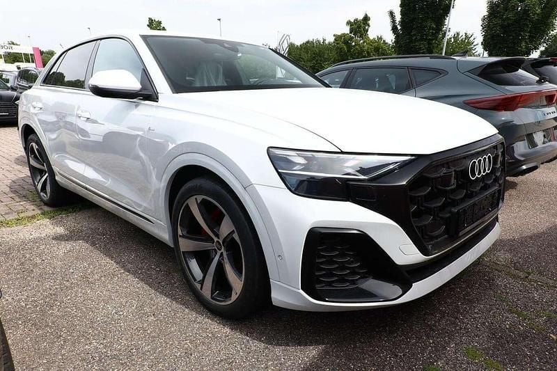 Gletscherweiß metallic Neu 2025 Audi Q8 S-Line SUV | 83.415 € - Bild 1/4