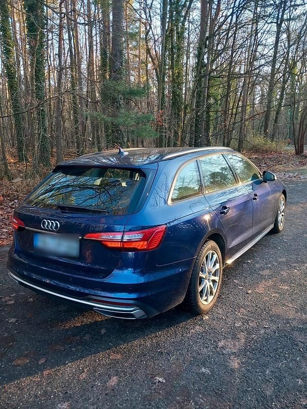 Second-hand Audi A4 Advanced 150 CP (110 kW) 2019 Albastru Break