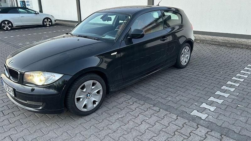 Gebraucht BMW 116 Sport Line 122 PS (89 kW) 2011 Schwarz Kleinwagen