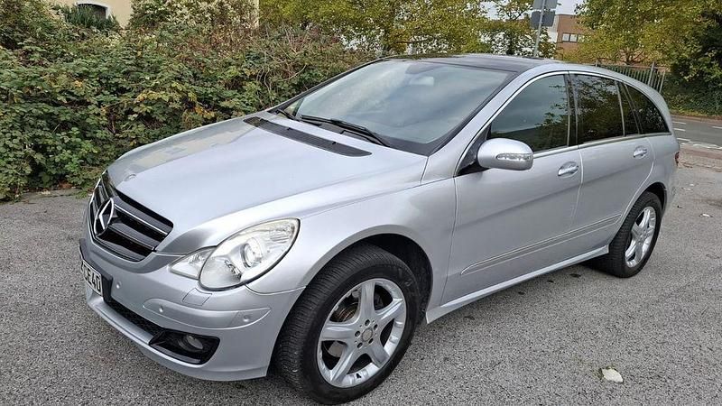 Silber Gebraucht 2006 Mercedes R320 Van / Kleinbus | 5.950 € (Fairer Preis) - Bild 1/4